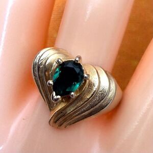 Vintage Gold Tone Heart Ring Emerald Green Pear Cut Stone